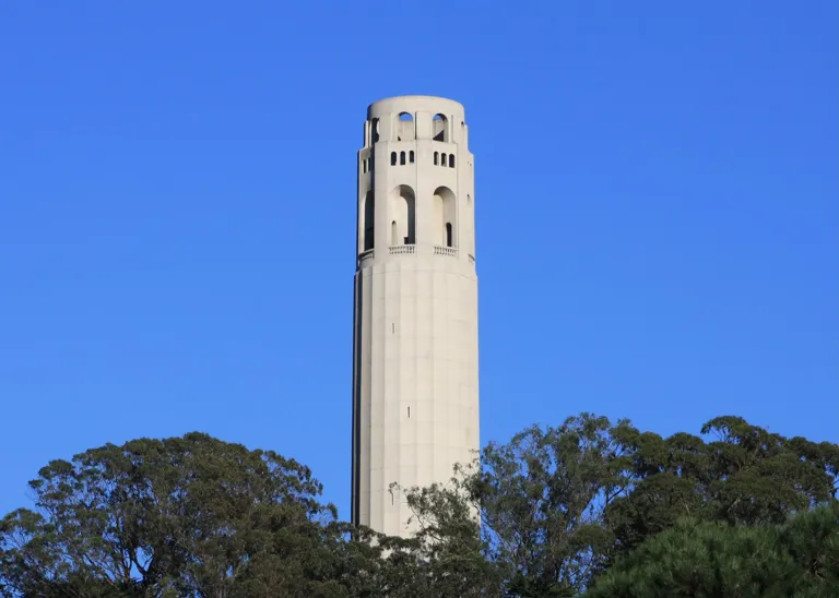 Coit Tower y Telegraph Hill · fotografía de archivo